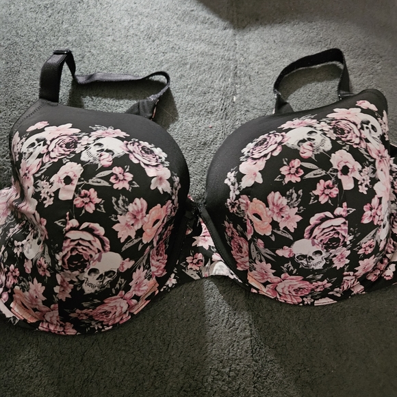 GUC TORRID SKULL & ROSES 44DDD T-SHIRT BRA - Picture 3 of 4